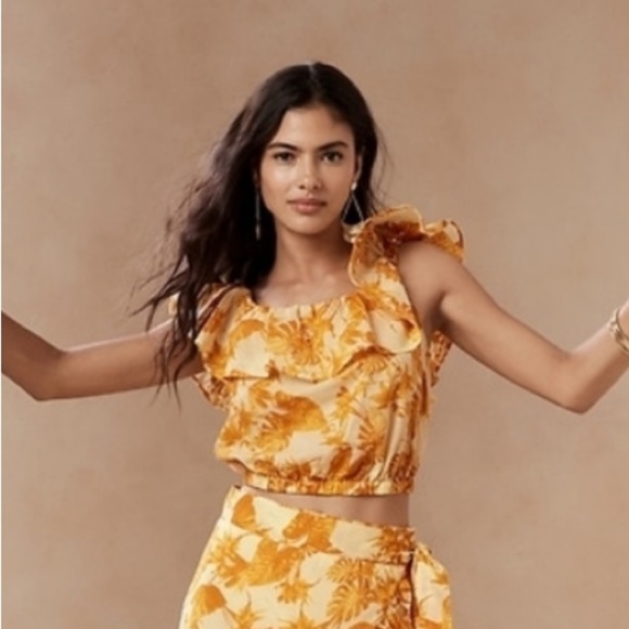 Banana Republic Yellow Ruffled Crop Tank Top medium - Picture 1 of 4